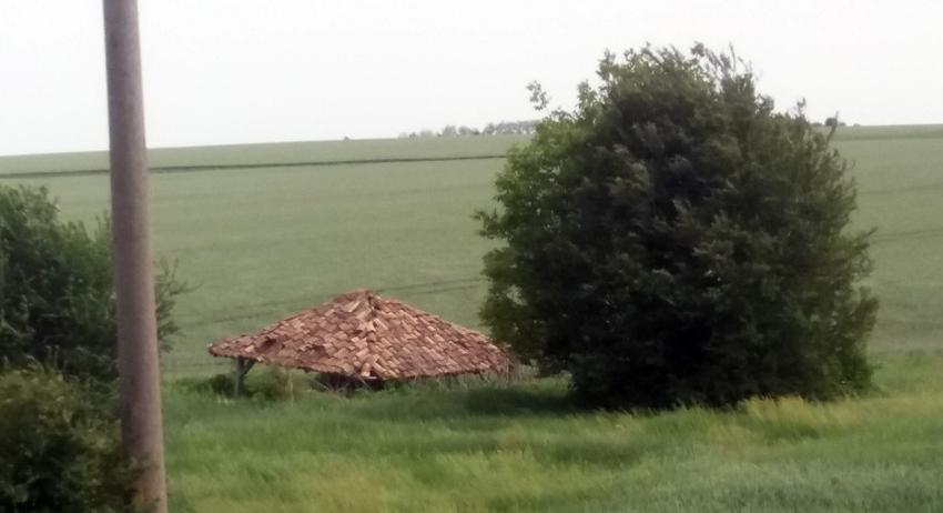 Частица от възрожденската ни история тъне в забрава до село Езерче