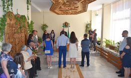 Кметът Денчо Бояджиев връчи удостоверение за граждански брак на младо семейство