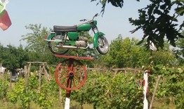 Направиха паметник на мотор "Балканче" в село Задруга 