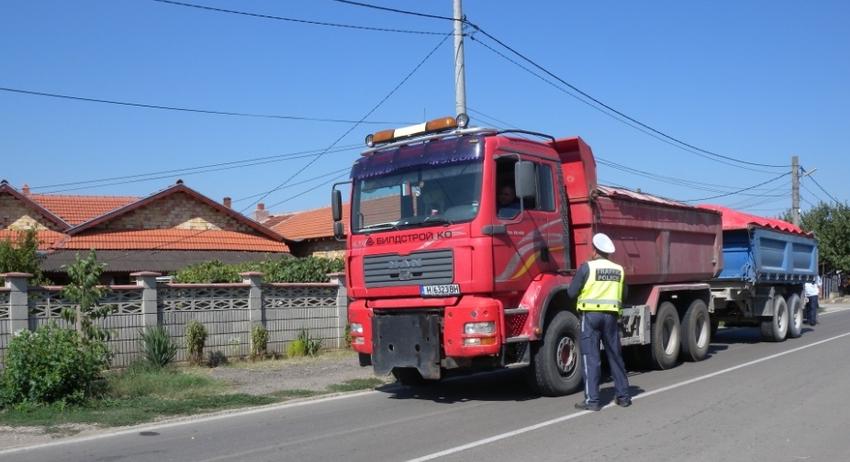 Двама души са задържани при специализирана полицейска операция в село Подайва