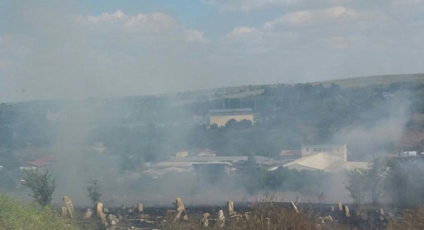 Пожар вилня в старите  турски гробища в Разград