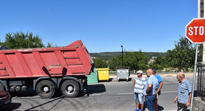 Продължават ремонтите на улици в Разград