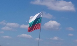 Знамето, което посреща гостите и жителите на Разград 