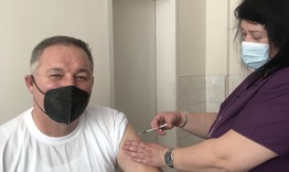 Областният управител се ваксинира срещу COVID-19 
