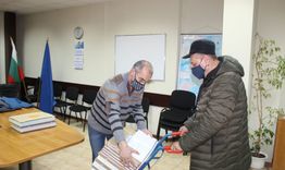 Разпределят бюлетините на общините в сряда