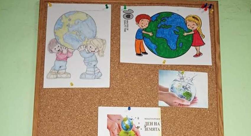 Деца рисуват за Деня на земята 