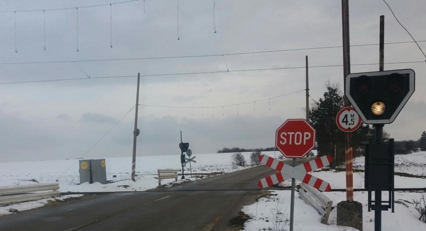 Пропадна рампата  на жп прелез край Дянково  