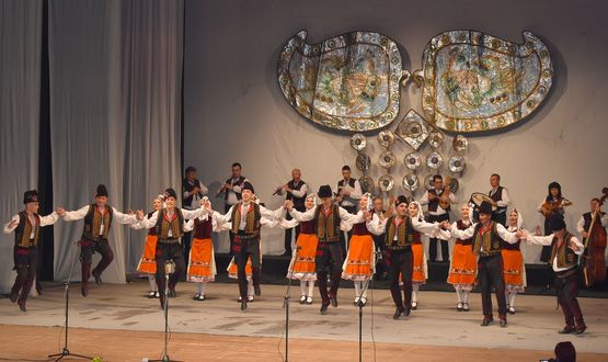 Капанският ансамбъл с Великденски концерт