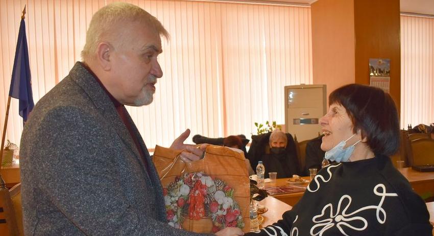 Кметът Денчо Бояджиев се срещна с председатели на пенсионерски клубове