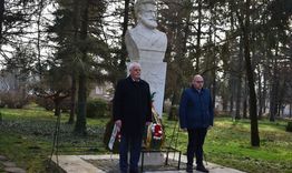 „Жив е той, жив е“ пред паметника на Ботев в Разград