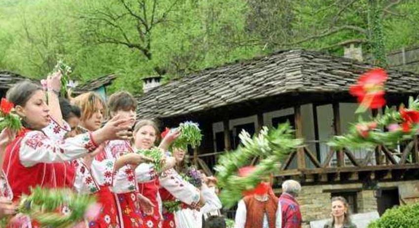 Над 2700 именици на Лазаровден и Цветница 