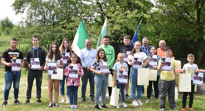 Наградиха призьорите от фотоконкурса "Моят лаещ любимец"