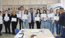 Млади евроексперти „се трудиха“ един работен ден в ОИЦ - Разград