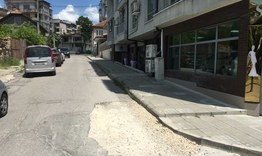 Търговци притеснени заради разкопана улица в Разград 