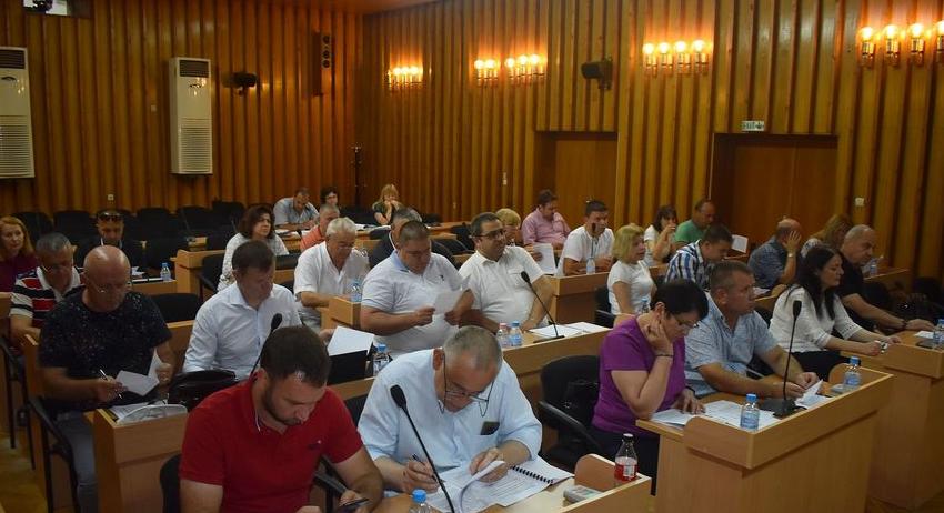 18 докладни записки приеха общинските съветници на юнска сесия 