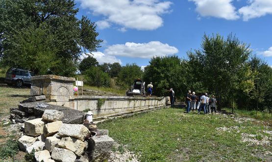 Започнаха дейностите по реновиране на чешмата „Бежана“ край Островче