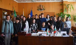 Осмокласници от ПГПЧЕ“Екзарх Йосиф“ посетиха Община Разград в Деня на отворените врати