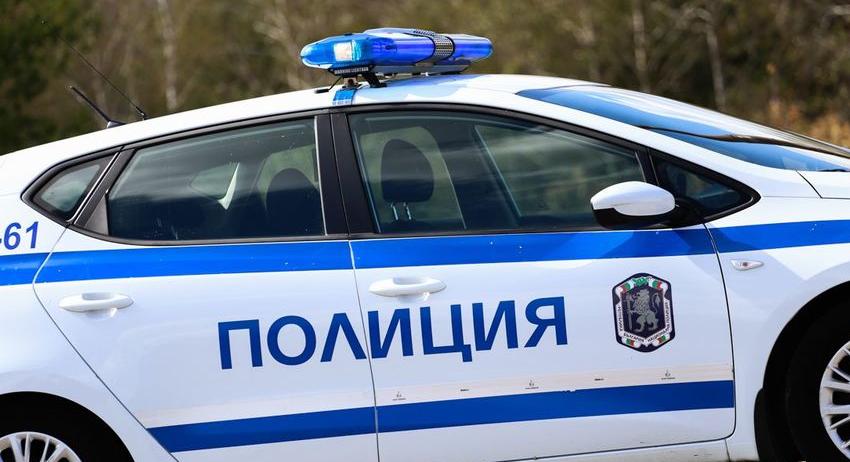 Автомобил „БМВ Х6“ е бил увреден на паркинг в централната част на Разград