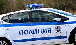 Автомобил „БМВ Х6“ е бил увреден на паркинг в централната част на Разград
