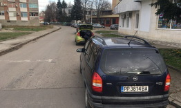 Граждани настояват за забрана на паркирането по ул. "Янтра" в Разград 