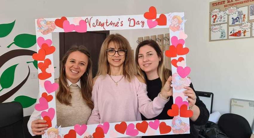 Ученици от три гимназии участваха в превантивна кампания в Деня на влюбените 14 февруари