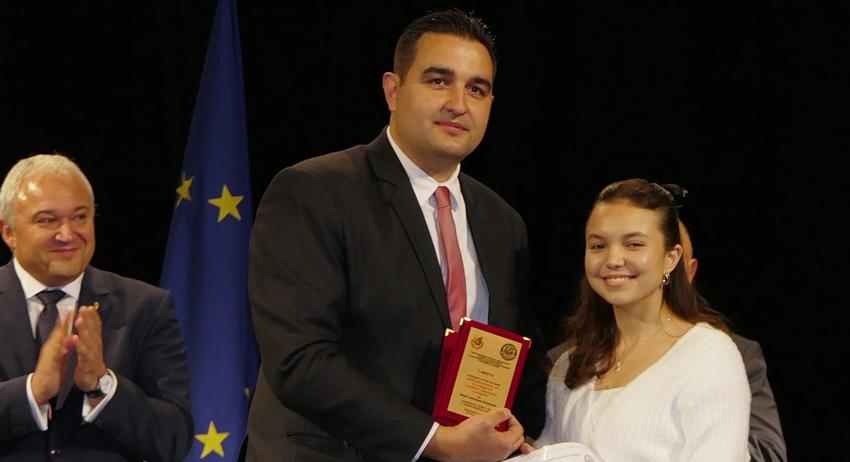 Възпитаничка на Математическата гимназия в Разград с награда от национален конкурс 