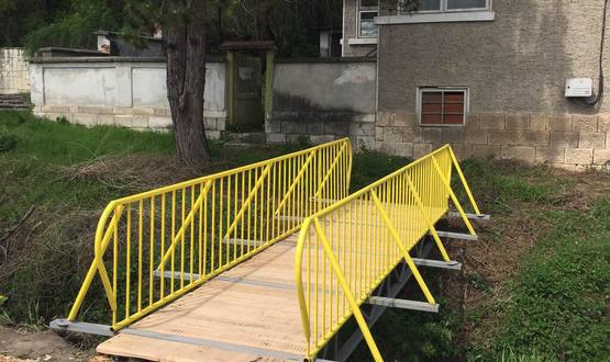 ОП“Паркстрой“ възстанови моста към Пенсионерския клуб в село Побит камък