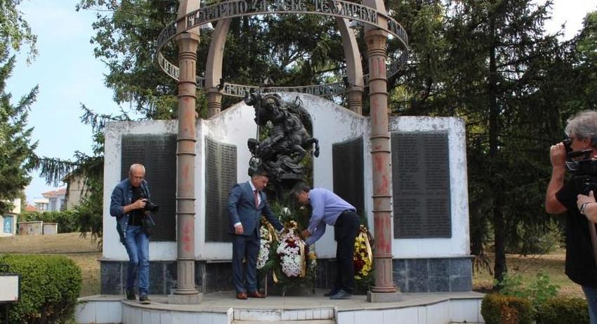 Областният управител Владимир Димитров отбеляза с полагане на венец Деня на Съединението в Разград