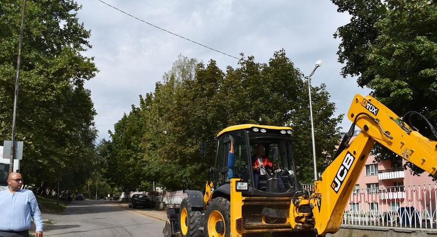 Започна ремонт на тротоари в жк „Орел“ 