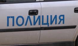 Неправоспособен водач се удари в полицейски автомобил в град Кубрат.
