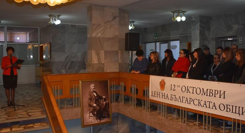 Заместник-кметът Полина Иванова поздрави служителите в Община Разград с Деня на българската община