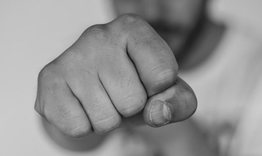 21-годишен от Разград е задържан за побой на площад на Ларго в Разград