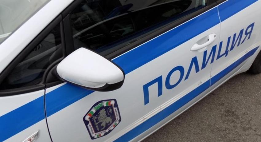 Пиян водач удари паркиран пред магазин автомобил