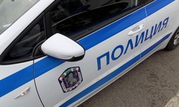 Пиян водач удари паркиран пред магазин автомобил