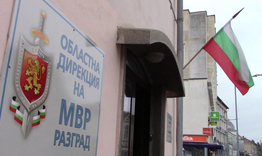Разградчанка с благодарствено писмо към полицаи