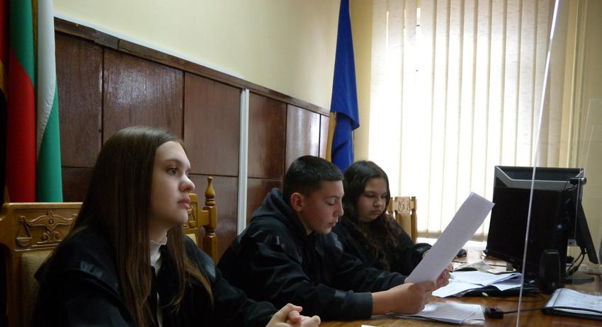 „Съдебен процес” проведоха участниците в Детското полицейско управление на ОУ „Отец Паисий“ - Разград