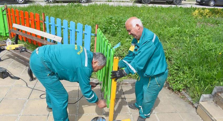 Започна ремонт на оградите на детските площадки