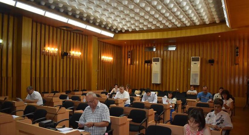 12 докладни записки обсъдиха постоянните комисии към местния парламент