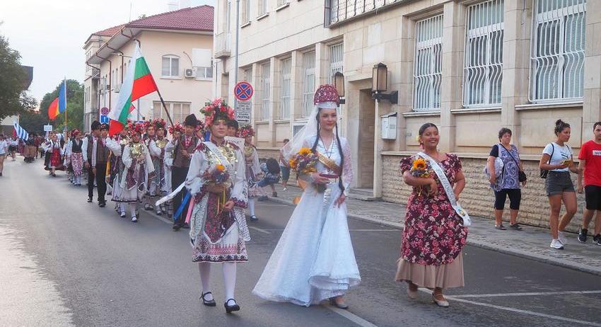 16-годишна грузинка стана „Кралица на Панаира на киселото мляко”