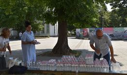 Община Разград раздава вода във връзка с червения код за опасни жеги