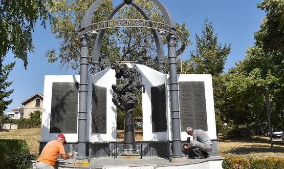 Освежиха Войнишкия паметник за Деня на Съединението