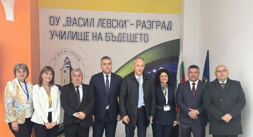 Министърът на образованието и науката Красимир Вълчев е на работно посещение в Разград