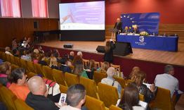 Представители на институции и граждани участваха в информационна среща за въвеждането на еврото