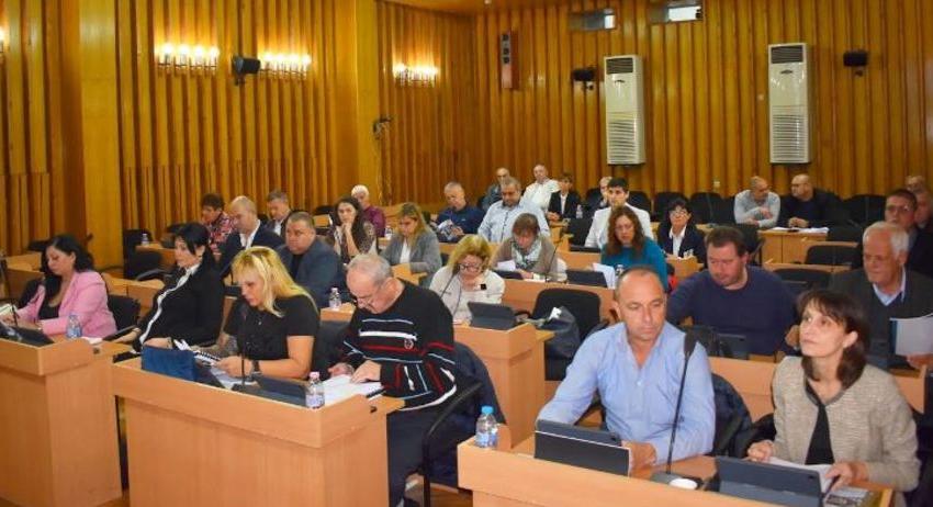 13 докладни записки приеха общинските съветници