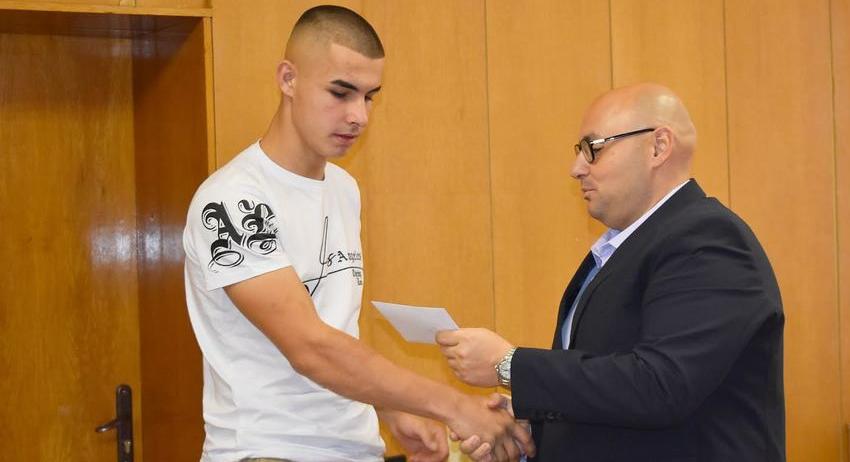 Кметът Добрин Добрев връчи парична награда на още един успешен разградски спортист