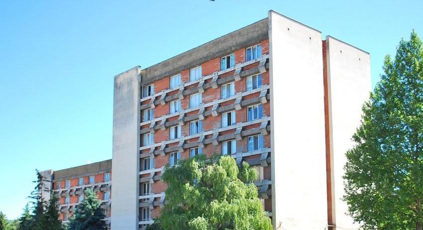 Затварят пътен участък в района на Средношколското общежитие в събота и неделя