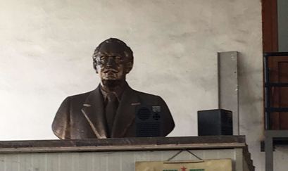 Служители на  разградска  фирма работят под „зоркия  поглед”  на Георги Димитров