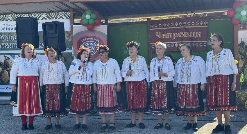 Самодейците към НЧ „Напредък - Юпер 1915” обраха  овациите на публиката в с. Хотанца