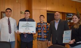 Кметът Добрин Добрев връчи на четирима ученици награда от национален младежки конкурс