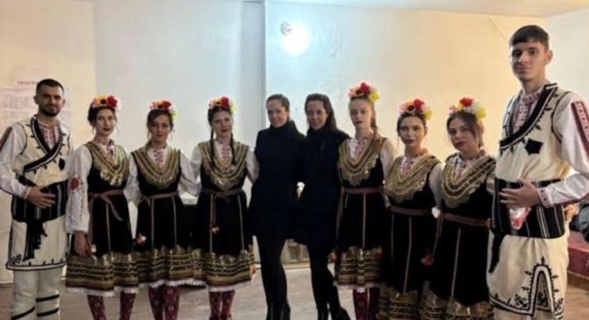 Самодейци от Лозница се завърнаха с медали от национален фестивал  